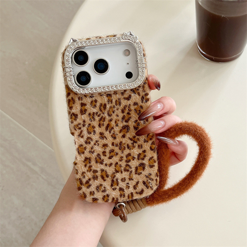 Luksusowe, pluszowe etui na te – Phone Cases 13 recenzja i cena